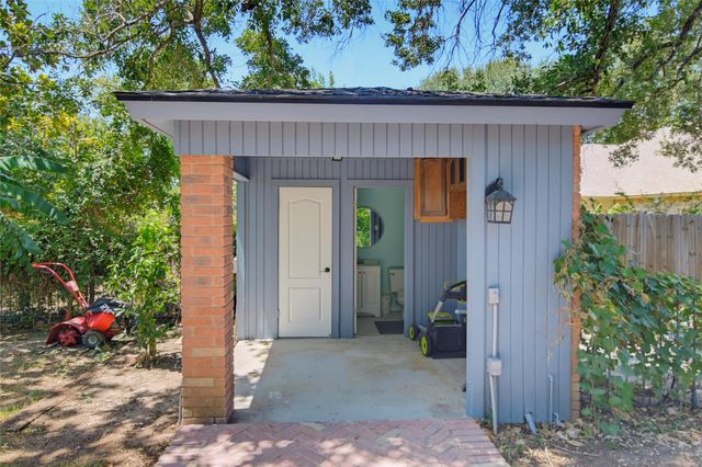 1223 Old Homestead, Seguin, TX 78155