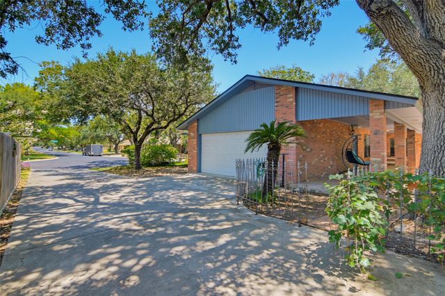 1223 Old Homestead, Seguin, TX 78155