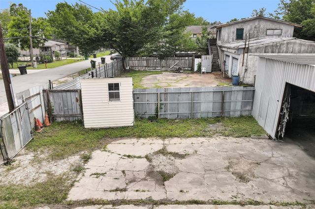 9650 E Hardy Road, Houston, TX 77093