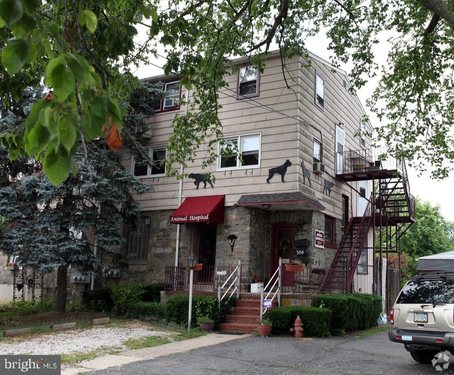 304 N CHESTER PIKE, GLENOLDEN, PA 19036 — exterior