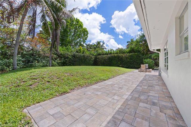 1051 Cypress Woods DR, Naples, FL 34103