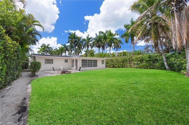 1051 Cypress Woods DR, Naples, FL 34103