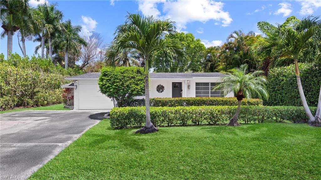 1051 Cypress Woods DR, Naples, FL 34103