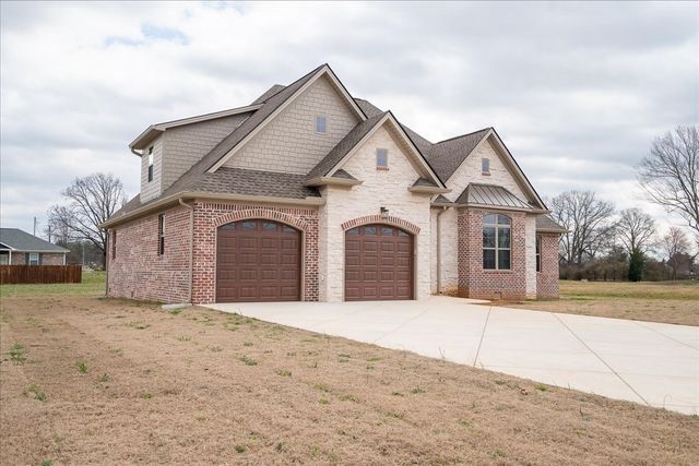 1238 Baylee Cir, Lawrenceburg, TN 38464