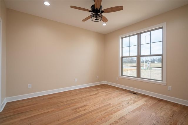 1238 Baylee Cir, Lawrenceburg, TN 38464