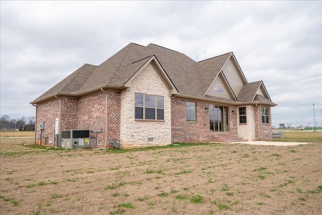 1238 Baylee Cir, Lawrenceburg, TN 38464