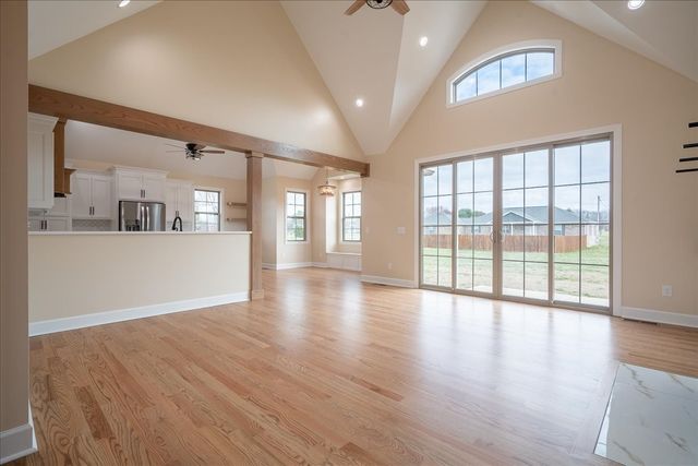 1238 Baylee Cir, Lawrenceburg, TN 38464