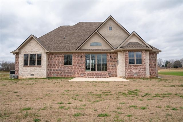 1238 Baylee Cir, Lawrenceburg, TN 38464