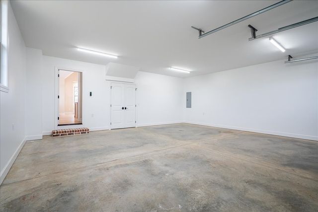 1238 Baylee Cir, Lawrenceburg, TN 38464