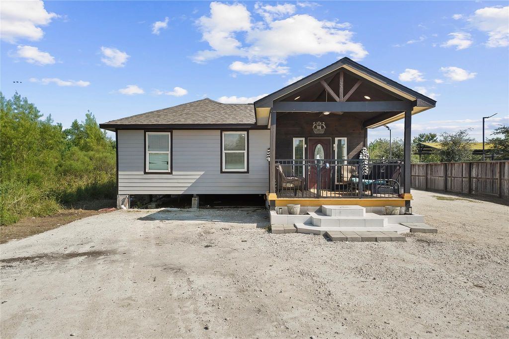 2215 County Road 3545, Cleveland, TX 77327