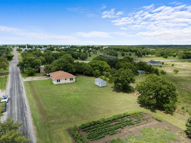 107 Southmayd Road, Southmayd, TX 76268