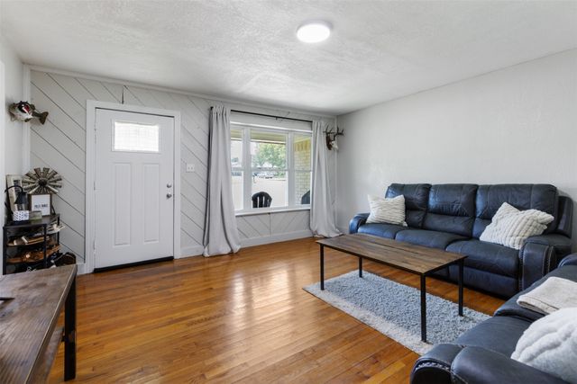 107 Southmayd Road, Southmayd, TX 76268