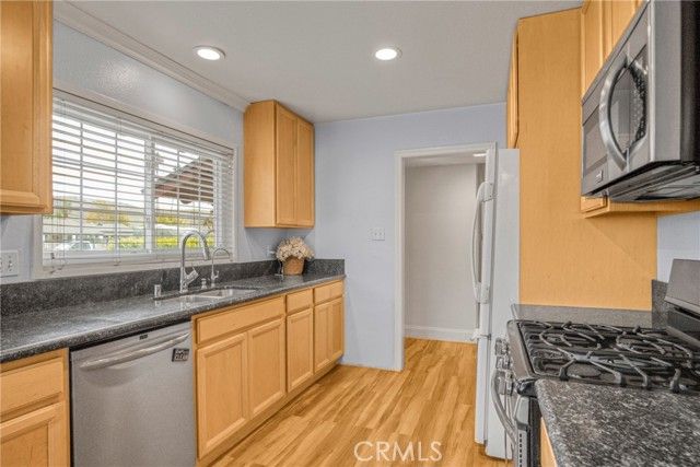 1675 Barnes, Simi Valley, CA 93063