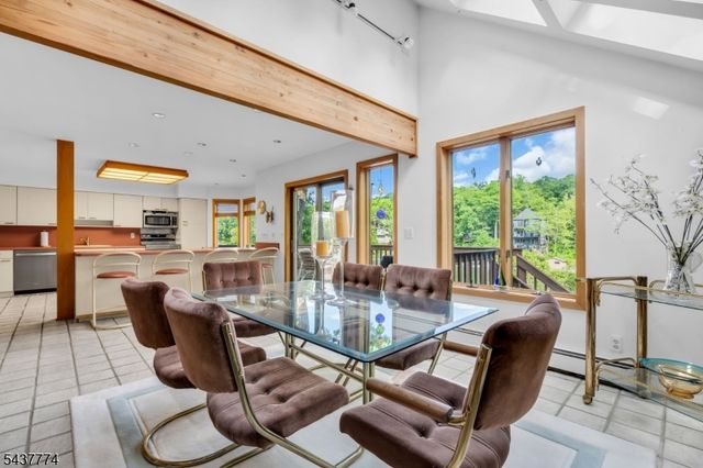 209 Squaw Trl, Hopatcong Boro, NJ 07821