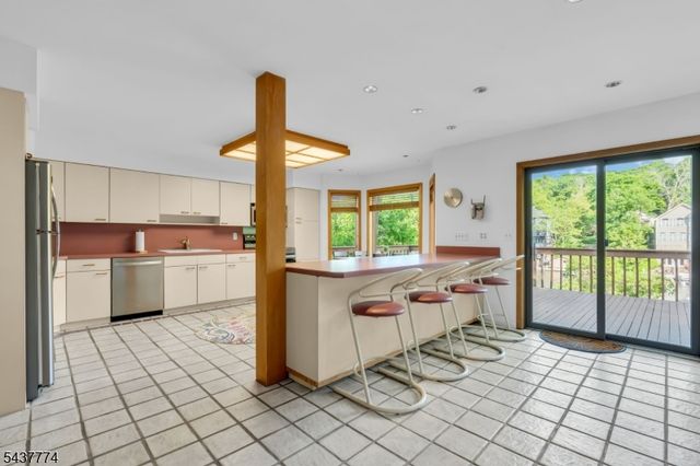 209 Squaw Trl, Hopatcong Boro, NJ 07821