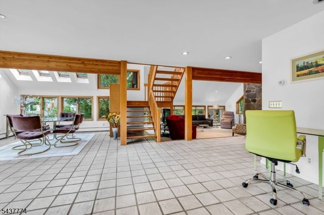 209 Squaw Trl, Hopatcong Boro, NJ 07821