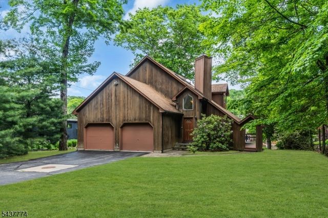 209 Squaw Trl, Hopatcong Boro, NJ 07821