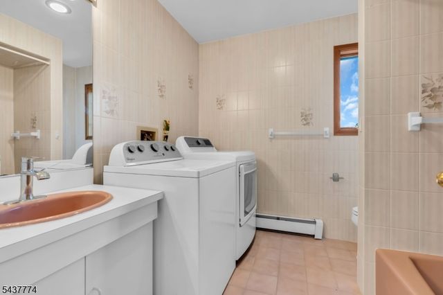 209 Squaw Trl, Hopatcong Boro, NJ 07821
