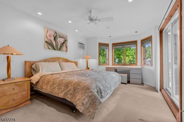 209 Squaw Trl, Hopatcong Boro, NJ 07821