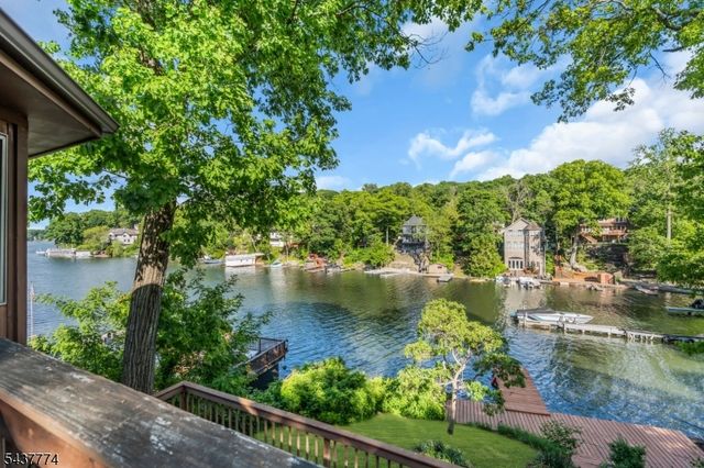209 Squaw Trl, Hopatcong Boro, NJ 07821