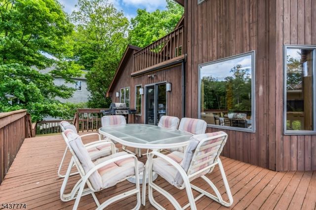 209 Squaw Trl, Hopatcong Boro, NJ 07821