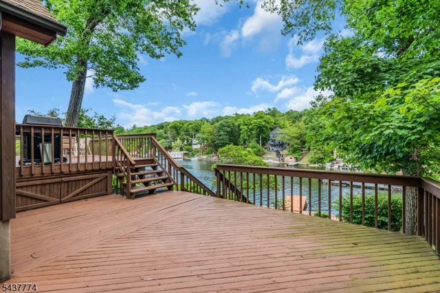 209 Squaw Trl, Hopatcong Boro, NJ 07821