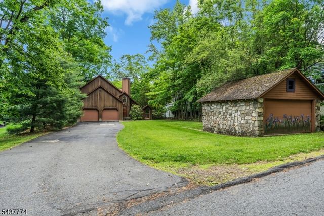 209 Squaw Trl, Hopatcong Boro, NJ 07821