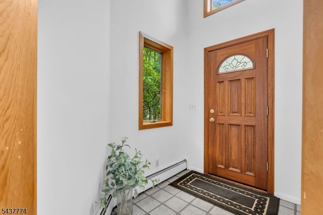 209 Squaw Trl, Hopatcong Boro, NJ 07821