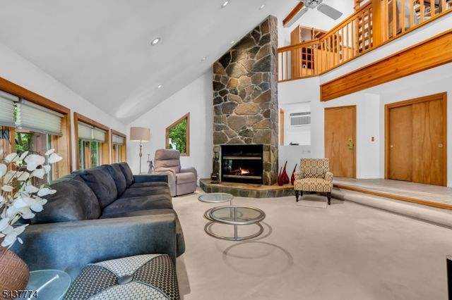 209 Squaw Trl, Hopatcong Boro, NJ 07821