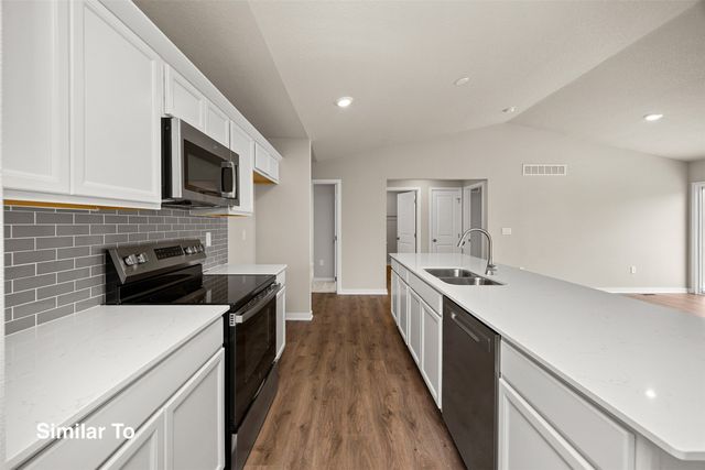 1104 Featherstone Avenue NE, Bondurant, IA 50035