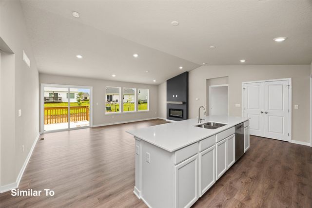 1104 Featherstone Avenue NE, Bondurant, IA 50035