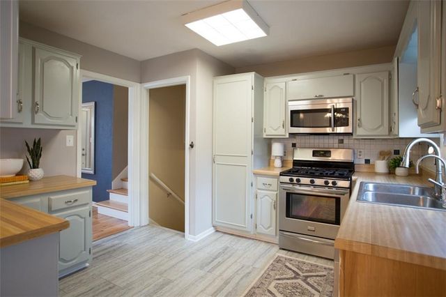 9706 HAYES Drive, Overland Park, KS 66212