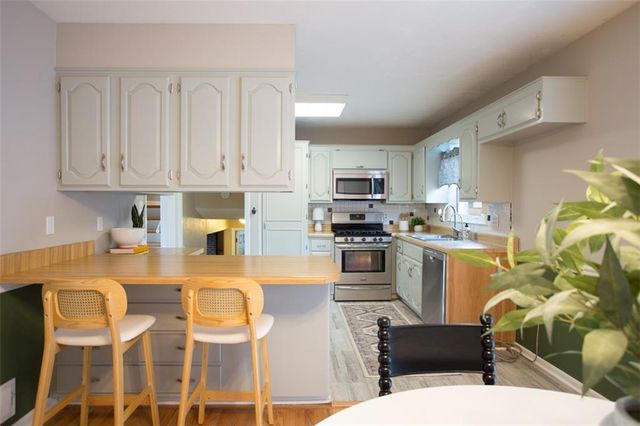 9706 HAYES Drive, Overland Park, KS 66212