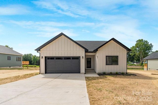 697 S Grove Street, Lincolnton, NC 28092