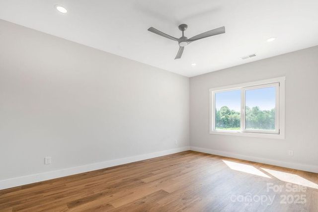 697 S Grove Street, Lincolnton, NC 28092