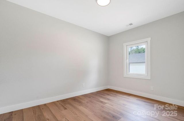 697 S Grove Street, Lincolnton, NC 28092