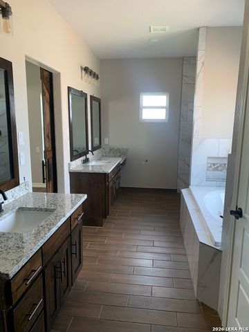 128 Woodbridge, La Vernia, TX 78121