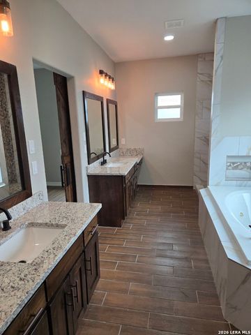 128 Woodbridge, La Vernia, TX 78121