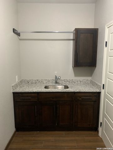 128 Woodbridge, La Vernia, TX 78121