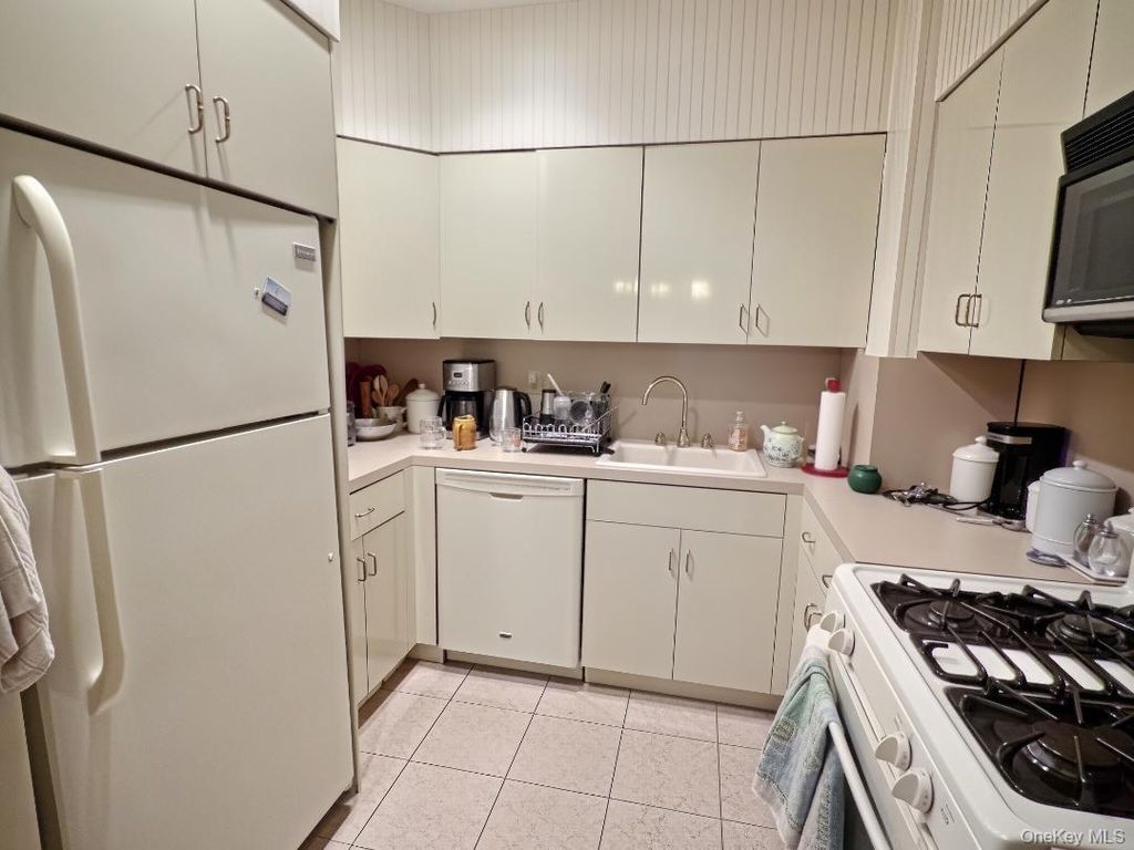 21-83 46th Street, Astoria, NY 11105 — photo 5