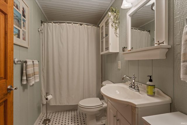 51921 Primrose Road, South Bend, IN 46628