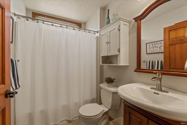 51921 Primrose Road, South Bend, IN 46628