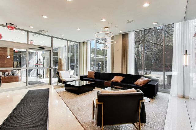 1255 N SANDBURG Terrace 1505, Chicago, IL 60610