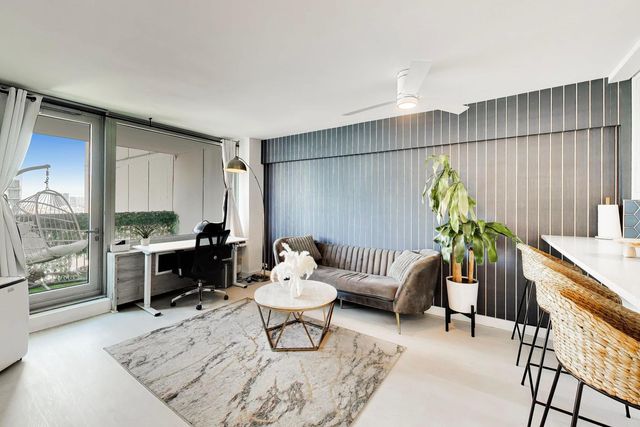 1255 N SANDBURG Terrace 1505, Chicago, IL 60610