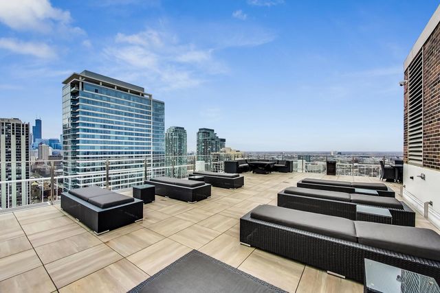 1255 N SANDBURG Terrace 1505, Chicago, IL 60610