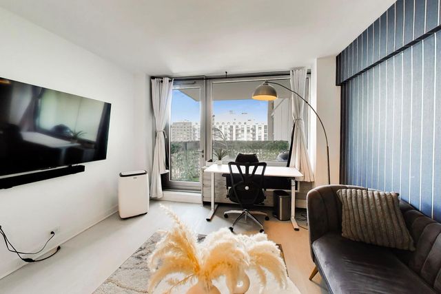 1255 N SANDBURG Terrace 1505, Chicago, IL 60610