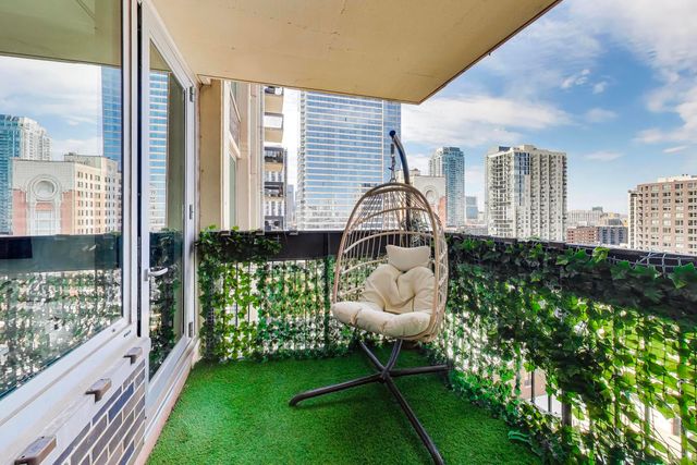 1255 N SANDBURG Terrace 1505, Chicago, IL 60610