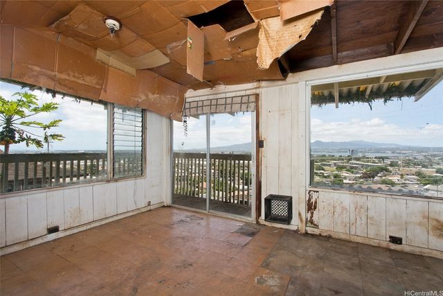 1347 Wanaka Street, Honolulu, HI 96818