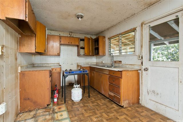 1347 Wanaka Street, Honolulu, HI 96818