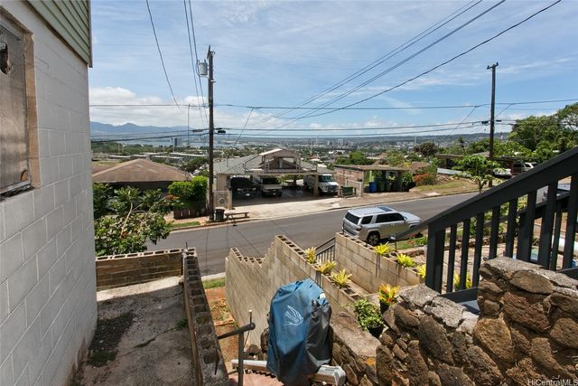 1347 Wanaka Street, Honolulu, HI 96818